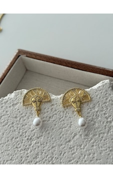 Art Deco Yüz Figürlü İnci Küpe Antialerjik Altın Art Deco Yüz Figürlü İnci Küpe Antialerjik Altın