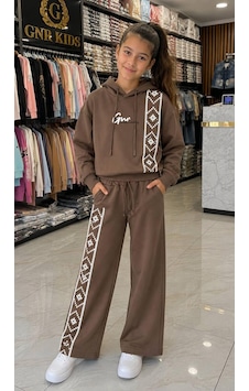 Mila Mood Kız Çocuk Kahverengi Kapüşonlu Desenli Sweatshirt Bol Paça Eşofman 2 Li Takım Mila Mood Kız Çocuk Kahverengi Kapüşonlu Desenli Sweatshirt Bol Paça Eşofman 2 Li Takım