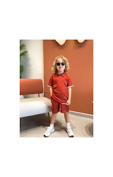 Süslü Kids Erkek Çocuk Waffle Kumaş Polo Yaka Şortlu Takım Turuncu Süslü Kids Erkek Çocuk Waffle Kumaş Polo Yaka Şortlu Takım Turuncu