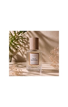 No:1 Floral Edt Kadın Parfüm 30 Ml Gül Suyu Ve Nergis Çiçeği Özlü Ferah Kalıcı Koku Çiçeksi