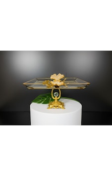 Çnr Home Collection Paşabahçe Kristal Metal Ayakli Yaldizli Kare Pasta Sunumluk Kurabiyelik Altin Çnr Home Collection Paşabahçe Kristal Metal Ayakli Yaldizli Kare Pasta Sunumluk Kurabiyelik Altin