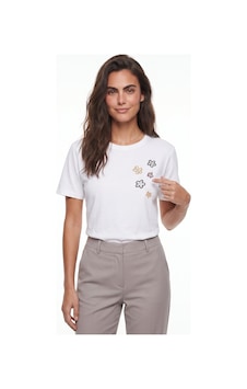Onloox Kadın Beyaz Beyaz Pamuklu Bisiklet Yaka Kısa Kollu El İşi Çiçek Nakış Detaylı Minimal Tasarım T-shirt Onloox Kadın Beyaz Beyaz Pamuklu Bisiklet Yaka Kısa Kollu El İşi Çiçek Nakış Detaylı Minimal Tasarım T-shirt