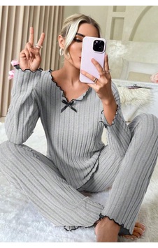 Hç İç Çamaşırı Kadın Gri Çizgili Uzun Kollu Fiyonklu Pijama Takımı Hç İç Çamaşırı Kadın Gri Çizgili Uzun Kollu Fiyonklu Pijama Takımı