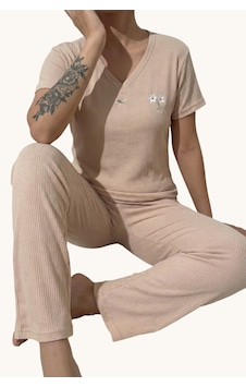 V Yaka Fiyonk Detaylı Yarım Kollu Kadın Pijama Takımı Bej V Yaka Fiyonk Detaylı Yarım Kollu Kadın Pijama Takımı Bej