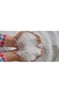 ÇiMLer Ve Yeşil Bitkiler Için Gübre 2 KG Üre Gübresi ÇiMLer Ve Yeşil Bitkiler Için Gübre 2 KG Üre Gübresi