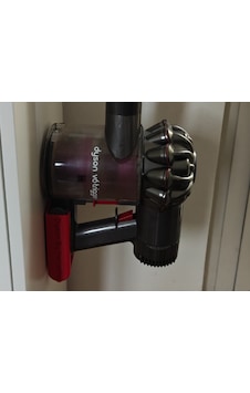 Dyson V6 Uyumlu Duvar Montaj Aparatı Kırmızı