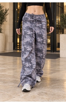 Polo State Kadın Gri Kamuflaj Desenli Bel Ve Paça Bağcıklı Bol Paça Pantolon Polo State Kadın Gri Kamuflaj Desenli Bel Ve Paça Bağcıklı Bol Paça Pantolon