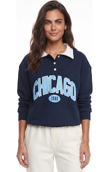 Onloox Kadın Lacivert Lacivert Pamuklu Polo Yaka Üç İplik Şardonlu Chicago Baskılı Uzun Kollu Sweatshirt Onloox Kadın Lacivert Lacivert Pamuklu Polo Yaka Üç İplik Şardonlu Chicago Baskılı Uzun Kollu Sweatshirt