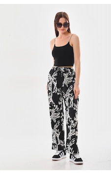 Polologin Butik Yaprak Desenli Rahat Kesim Viskon Pantolon Siyah Polologin Butik Yaprak Desenli Rahat Kesim Viskon Pantolon Siyah