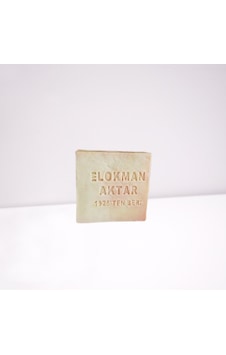 Lokman Aktar Kostiksiz El Yapımı Gül Sabunu 6.5 CM x 6.5 CM x 2.5 CM 1 Adet Lokman Aktar Kostiksiz El Yapımı Gül Sabunu 6.5 CM x 6.5 CM x 2.5 CM 1 Adet