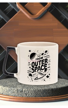 From Outer Space Baskılı Uzaydan Gelen Gizemli Yaratık Hediye Siyah Kulplu Kupa Bardak Siyah
