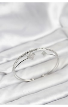 Yonca Model Pirinç Gümüş Renk Kadın Bileklik Çok Renkli Yonca Model Pirinç Gümüş Renk Kadın Bileklik Çok Renkli
