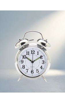 Şık Işıklı Alarmlı Masa Saati 12 Cm Gümüş Renk . Şık Işıklı Alarmlı Masa Saati 12 Cm Gümüş Renk .