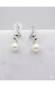 Rhea Jewelry Çelik Silver İnci Detaylı Zirkon Taşlı Kadın Sallantılı Küpe Modern Şık Tasarım Beyaz - Gümüş Rhea Jewelry Çelik Silver İnci Detaylı Zirkon Taşlı Kadın Sallantılı Küpe Modern Şık Tasarım Beyaz - Gümüş