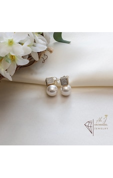 İncili Minimal Küpe Çok Renkli İncili Minimal Küpe Çok Renkli