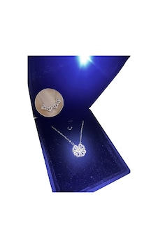 Lüks Işıklı Kutuda 925 Ayar Gümüş Kaplama Açılır Yonca Taşlı Kalpli Kolye Silver Lüks Işıklı Kutuda 925 Ayar Gümüş Kaplama Açılır Yonca Taşlı Kalpli Kolye Silver