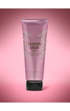 Victoria's Secret Pink Diamond Shimmer Işıltılı Vücut Losyonu 236 Ml Victoria's Secret Pink Diamond Shimmer Işıltılı Vücut Losyonu 236 Ml