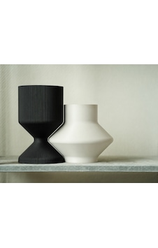 Alvera Modern Dekoratif Ikili Vazo Seti Minimalist Çizgili Çiçek Vazosu - Siyah-beyaz Alvera Modern Dekoratif Ikili Vazo Seti Minimalist Çizgili Çiçek Vazosu - Siyah-beyaz