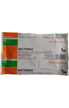 Bactıgras Parafinli Yara Örtüsü 15cmx20cm Bactıgras Parafinli Yara Örtüsü 15cmx20cm