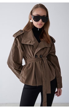 Olcay Dik Yaka Apolet Detaylı Oversize Kısa Trençkot Kahve 6934 Olcay Dik Yaka Apolet Detaylı Oversize Kısa Trençkot Kahve 6934