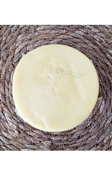 Burağın Bahçesi Tam Yağlı Kars Göbek Kaşar Peyniri 500 Gr Burağın Bahçesi Tam Yağlı Kars Göbek Kaşar Peyniri 500 Gr