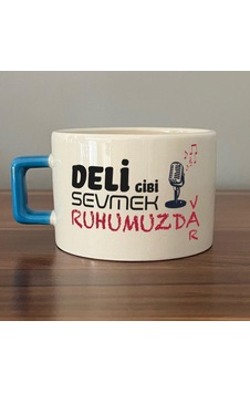 Deli Gibi Sevmek Ruhumuzda Var Baskılı Mavi Kulplu C Fincan Deli Gibi Sevmek Ruhumuzda Var Baskılı Mavi Kulplu C Fincan