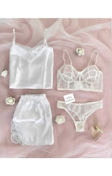 Mh Moony Homewears 4'lü Saten Beyaz Güzelliği Çeyiz Seti Beyaz Mh Moony Homewears 4'lü Saten Beyaz Güzelliği Çeyiz Seti Beyaz