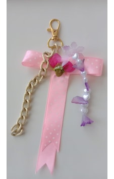 Wisheratelier Büyük Fiyonklu Mor Boncuklu Ve Simli Zincirli Çanta Charmı Anahtarlık Açık Pembe Wisheratelier Büyük Fiyonklu Mor Boncuklu Ve Simli Zincirli Çanta Charmı Anahtarlık Açık Pembe