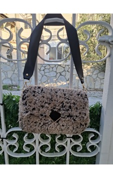 Artepieza 23x20 Cm Kürklü Desenli Astarlı Deri Askılı Çanta-bouclé Görünümlü Bej Kahve Siyah Askılı Çanta Bej - Kahverengi Artepieza 23x20 Cm Kürklü Desenli Astarlı Deri Askılı Çanta-bouclé Görünümlü Bej Kahve Siyah Askılı Çanta Bej - Kahverengi