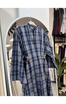 Nirva Butik Kadın Ekose Desenli Belden Oturtmalı Elbise Beyaz - Lacivert Nirva Butik Kadın Ekose Desenli Belden Oturtmalı Elbise Beyaz - Lacivert