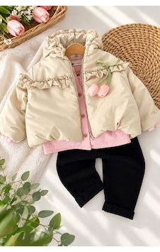 Minigimin Cicileri Fırfır Lale Detaylı Kapüşonlu Şişme Montlu Kız Bebek 3 Lü Takım - Krem Minigimin Cicileri Fırfır Lale Detaylı Kapüşonlu Şişme Montlu Kız Bebek 3 Lü Takım - Krem