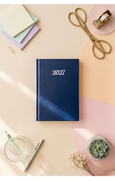 Lizy 2027 Günlük Planlayıcı Ajanda 14x20 Cm Ciltbezi Sert Kapak Lacivert Lizy 2027 Günlük Planlayıcı Ajanda 14x20 Cm Ciltbezi Sert Kapak Lacivert