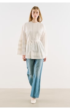 Manuka Nervür Detaylı Kuşaklı Tunik Ekru Aw26tnk00002-02 Manuka Nervür Detaylı Kuşaklı Tunik Ekru Aw26tnk00002-02