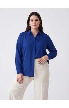 Pera Moda İç Göstermeyen Büyük Beden Klasik Kesim Kadın Dökümlü Şık Gömlek Saks Mavisi Pera Moda İç Göstermeyen Büyük Beden Klasik Kesim Kadın Dökümlü Şık Gömlek Saks Mavisi