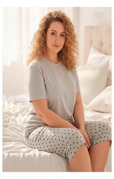 Mihra Kadın Büyük Beden Battal Kapri Pijama Takımı Gri Mihra Kadın Büyük Beden Battal Kapri Pijama Takımı Gri