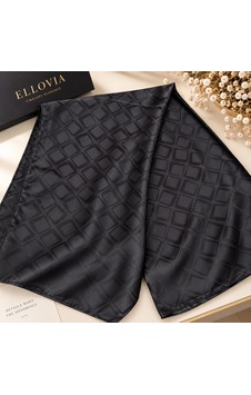 Ellovia Siyah Kare Desenli İpek Eşarp Ellovia Siyah Kare Desenli İpek Eşarp