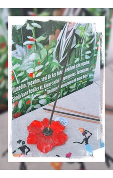 Kırmızı Gelincik Çiçeği Tasarım El Yapımı Çubuk Tütsülük Dekoratif Obje Kırmızı Gelincik Çiçeği Tasarım El Yapımı Çubuk Tütsülük Dekoratif Obje