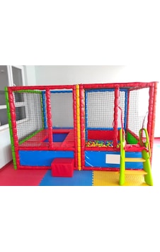Trambolinli Top Havuzu Çok Renkli Trambolinli Top Havuzu Çok Renkli