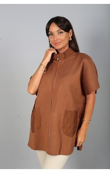 By Saygı Kadın Yaka Ve Cepler Kapütone Yanları Düğmeli Önü Fermuarlı Panço Camel By Saygı Kadın Yaka Ve Cepler Kapütone Yanları Düğmeli Önü Fermuarlı Panço Camel