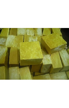 Hatay El Yapımı Zeytinyağlı Defne Garlı Sabun 1 KG Hatay El Yapımı Zeytinyağlı Defne Garlı Sabun 1 KG