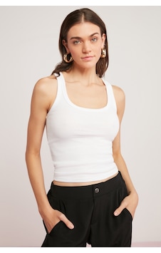Ethıquet Lıllesol Kadın Fitilli Görünümlü Slim Fit Vücuda Oturan Havuz Yakalı Pamuklu Basic Beyaz At Ethıquet Lıllesol Kadın Fitilli Görünümlü Slim Fit Vücuda Oturan Havuz Yakalı Pamuklu Basic Beyaz At