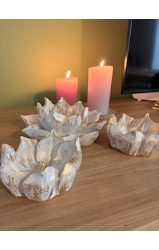 3'lü Lotus Dekoratif Obje Seti Beyaz & Eskitme Altın Yaldız 3'lü Lotus Dekoratif Obje Seti Beyaz & Eskitme Altın Yaldız