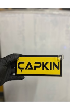 Sarı Renk Üzeri Siyah Renk Çapkın Yazılı Vantuzlu Cam Süsü Sarı Renk Üzeri Siyah Renk Çapkın Yazılı Vantuzlu Cam Süsü