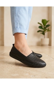 Beren Hakiki Deri Siyah Kadın Babet Ortopedik Taban Lazer Delikli Slip-on Comfort Ayakkabı Beren Hakiki Deri Siyah Kadın Babet Ortopedik Taban Lazer Delikli Slip-on Comfort Ayakkabı