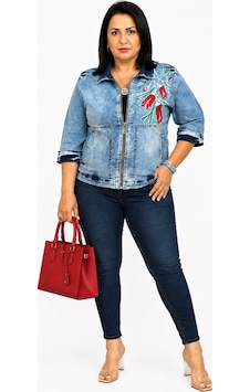 Trieste Büyük Beden Fermuarlı Lale Desenli Yıkamalı Denim Kapri Kol Kadın Ceket Mavi Trieste Büyük Beden Fermuarlı Lale Desenli Yıkamalı Denim Kapri Kol Kadın Ceket Mavi