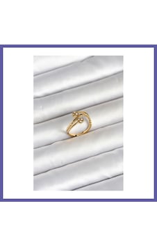 Bezos 316l Çelik Gold Renk Zirkon Taşlı Kalp Model Kadın Yüzük Nıda Bezos 316l Çelik Gold Renk Zirkon Taşlı Kalp Model Kadın Yüzük Nıda