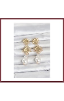 Storeşahin Gold Renk Pirinç Güneş Model Detaylı Kadın Küpe Shn0720 Storeşahin Gold Renk Pirinç Güneş Model Detaylı Kadın Küpe Shn0720