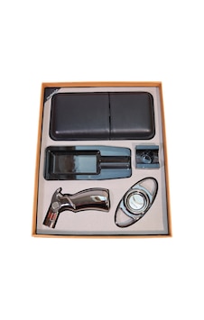 Parmida 4 Torch Pürmüz Çakmak Kılıf Küllük Kesici Sehpa Gümüş Siyah Beşli Puro Seti Tr10024 Parmida 4 Torch Pürmüz Çakmak Kılıf Küllük Kesici Sehpa Gümüş Siyah Beşli Puro Seti Tr10024