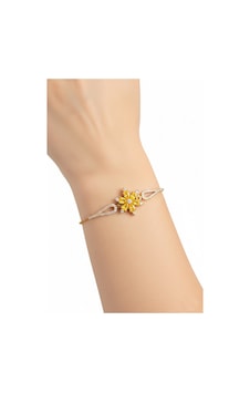 Çekirdekjewelry 925 Ayar Gümüş Zirkon Taşlı Çiçek Figürlü Zarif Altın Renk Kadın Bileklik Sarı Tas