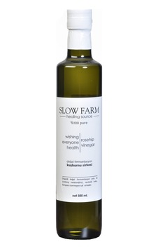 Slow Farm Kuşburnu Sirkesi 500 ML Slow Farm Kuşburnu Sirkesi 500 ML
